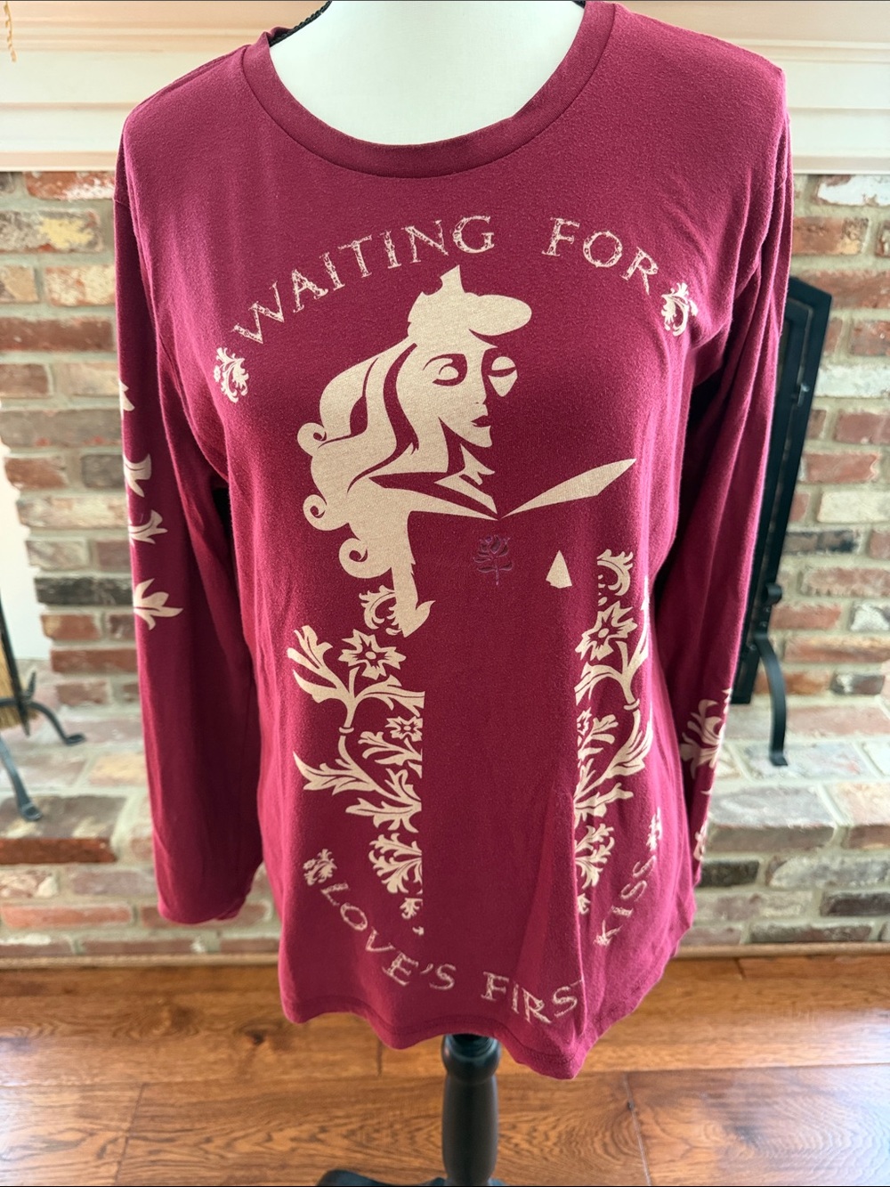 Sleeping Beauty Graphic T- Size Large Pre-Owned, Very Good Vintage Condition